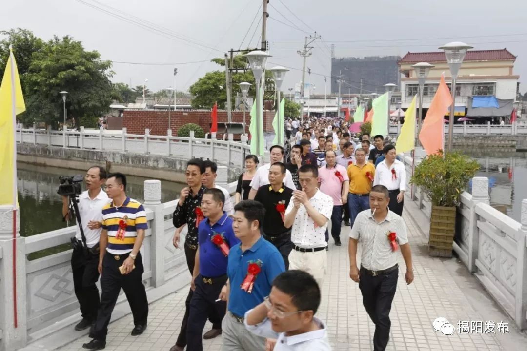 据燎原街道果陇村村委福利会会长庄俊发说,尽管这几年两村村民之间