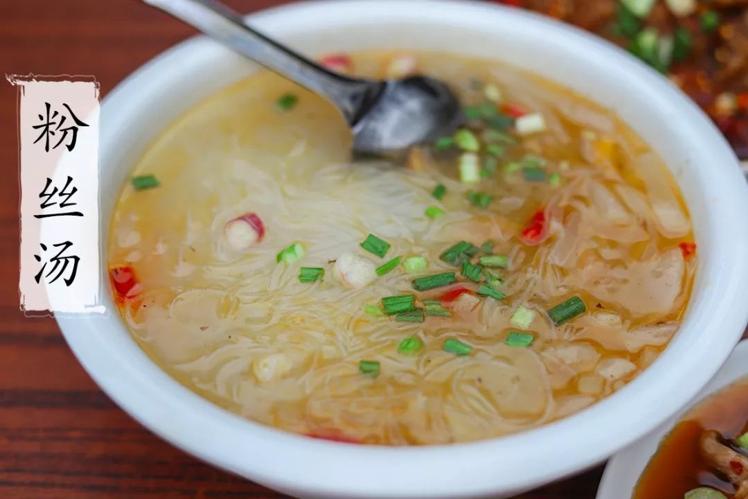 粉丝汤 粉丝汤里加了泡萝卜,喝起来很像老鸭汤的味道.