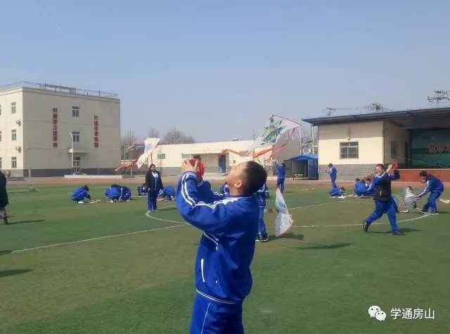 教育 正文  房山区晨曦中学 诗意晨曦 晨曦, 初升的太阳.