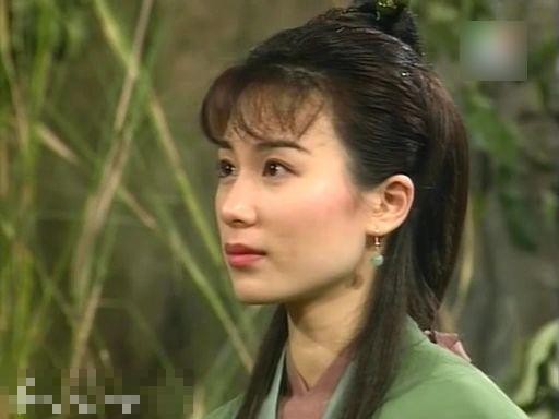 张可颐在年轻的时候也是气质美女,小编发现她和年轻时候的蔡少芬,朱茵