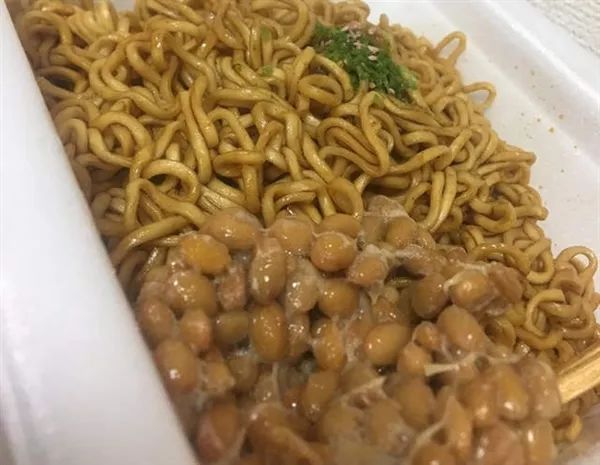 纳豆还能配泡面？！这6款口味超奇怪的日本泡面，你敢挑战吗？ | MOpress