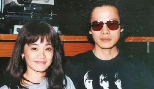 1985年,为纪念"台湾光复40周年",罗大佑创作公益歌曲《明天会更好》.