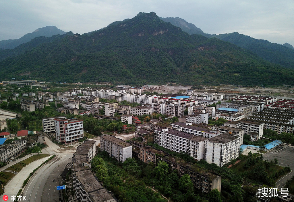 汉旺地震十年后废墟杂草丛生 新镇车水马龙!