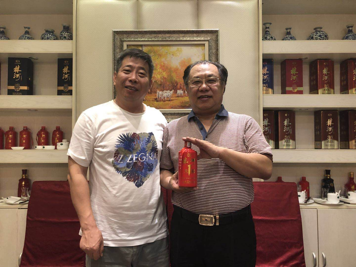 毛体书法家周鹏飞调研林河酒厂 题辞"香飘万里醉宋都"