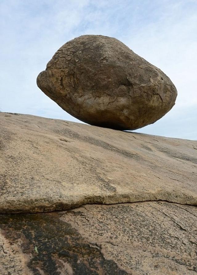 印度250吨巨石反地心吸力屹立斜坡1300年,它是如何做到的?