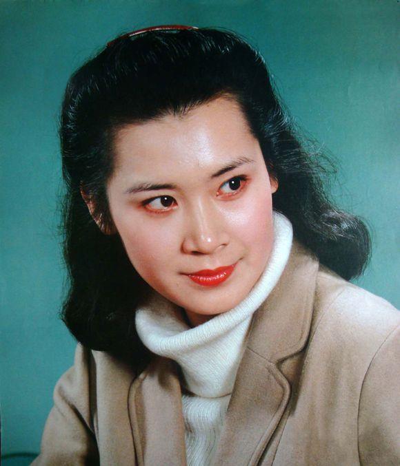 肖雄:80年代气质美女 为演戏离婚并拒绝美籍教授追求 至今仍单身!