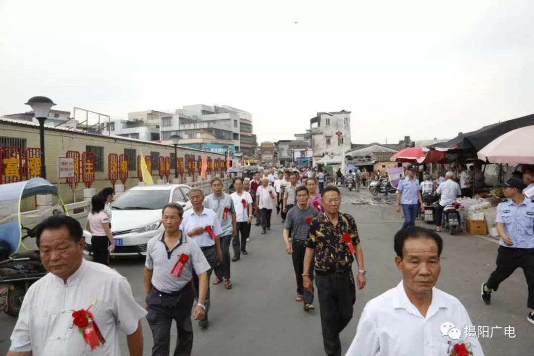 不相往来,互不通婚的陈规正式宣布解除两村之间仪式过后在果陇村祖祠