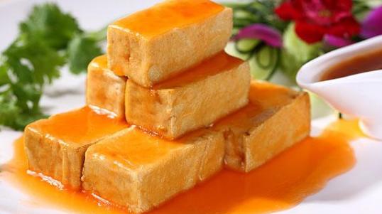 张谷英在湘北地区也小有名气,像用古井水做的油豆腐,张谷英豆腐乳