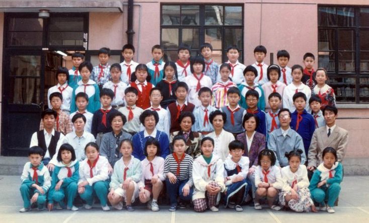 路小学1961年上海市四川中学今天就给大家分享小伙伴们晒出的毕业照