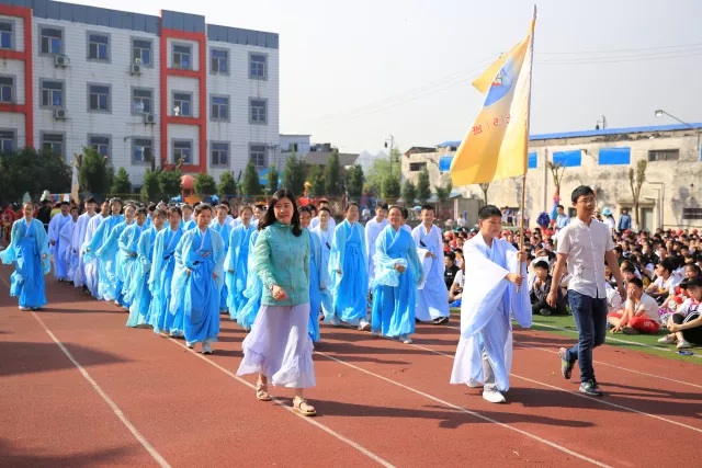 随州市外国语学校初中部第十一届田径运动会圆满闭幕