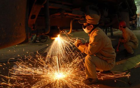澳大利亚电焊工签年薪30万左右可移民澳洲