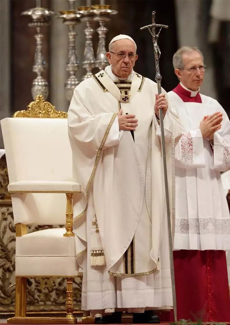 教皇会出现在红毯上吗宗教与时尚不止是metgala上的名流
