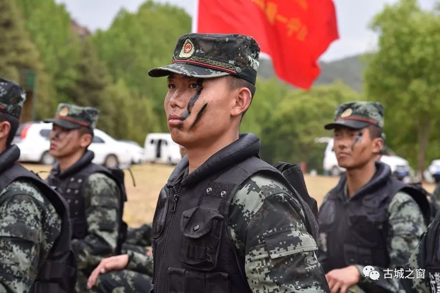 【聚焦】今天下午,武警丽江支队作训基地歌声飞扬,掌声雷动