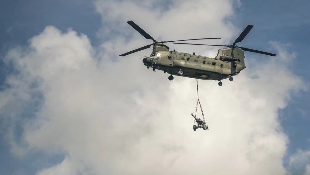 ch-47"支奴干"运输直升机.