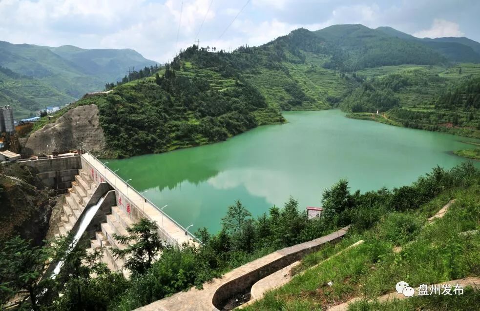 【盘州发布】盘州山村处处呈现水清岸绿的美景