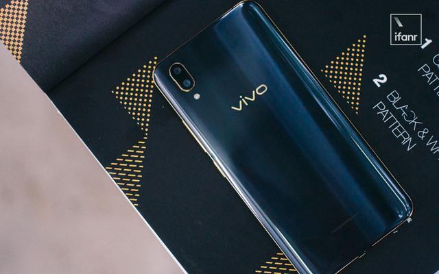 vivo x21 ud 图赏:除了在一些小细节上,黑金版还有哪些不一样?