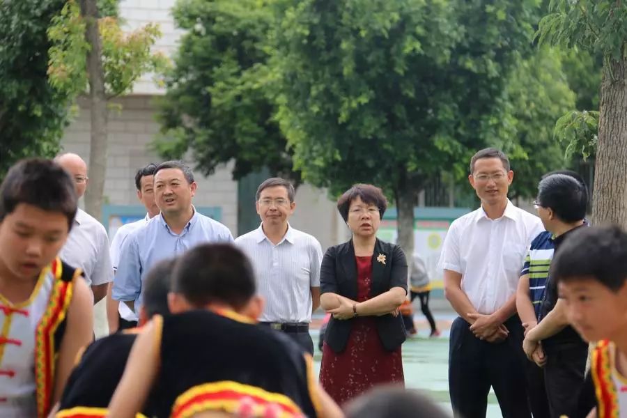 攀枝花市人民政府副市长马晓凤对平地镇中心学校教育工作进行调研