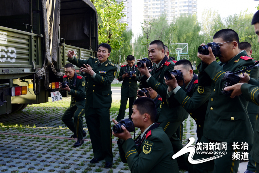 山西武警总队孙玉山作客长治支队为新闻骨干授课