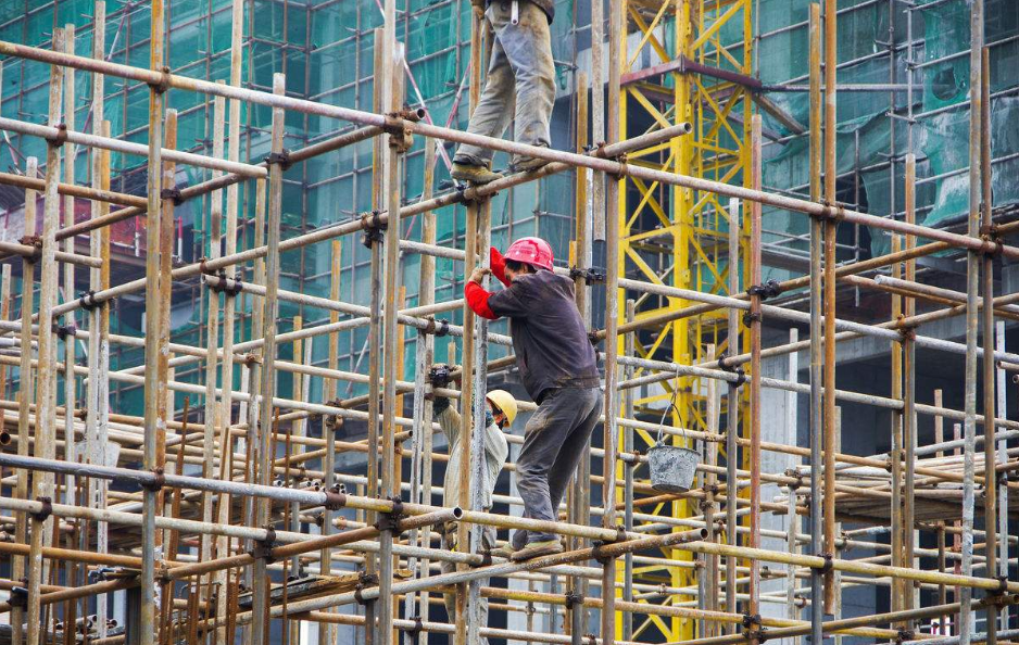 你知道架子工为什么要在钢管上刷不同颜色的漆吗小细节大作用