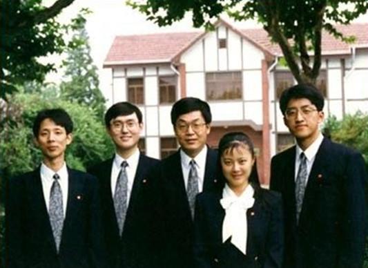 娱乐 正文  1993年,还在读大学的姜丰与蒋昌建联手率复旦大学学子夺得