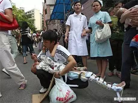 当年汶川大地震那些震撼人心的照片,每看一次心痛不已!