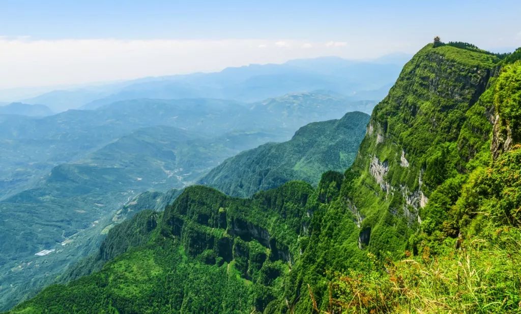 它是蜀地胜境山水名城,自然与人文融合最好的美景