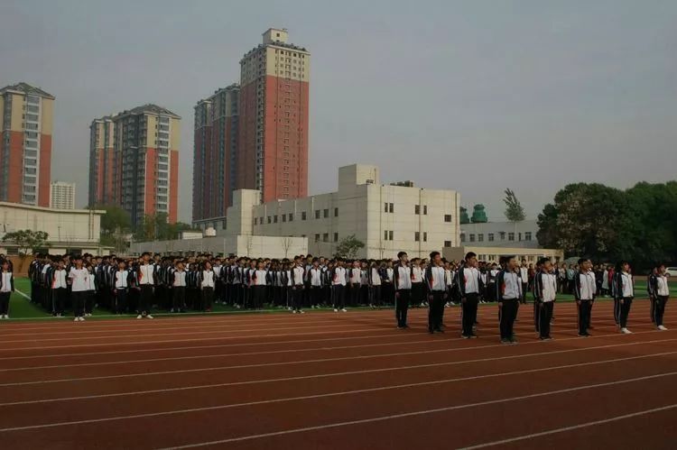 行走的少年 | 唐山五中举行国防教育主题升旗仪式