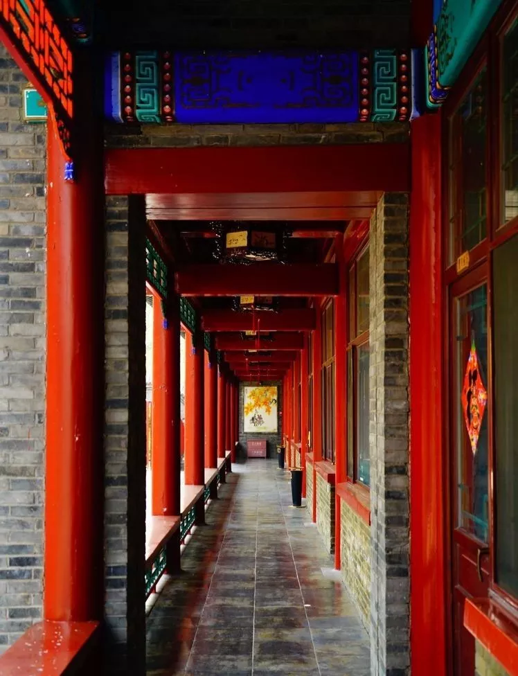 红木拱门典雅的红木回廊大气的红木门▲影壁在四合院中通常有遮挡视线
