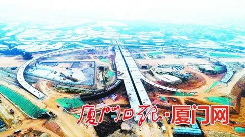 图为同翔大道(沈海高速-洪新路)洪新互通施工现场