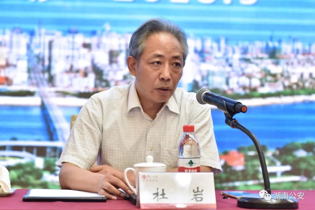 杜岩,湖南省公安厅副厅长李介德,巡视员赵剑和来自全国各省(区,市)