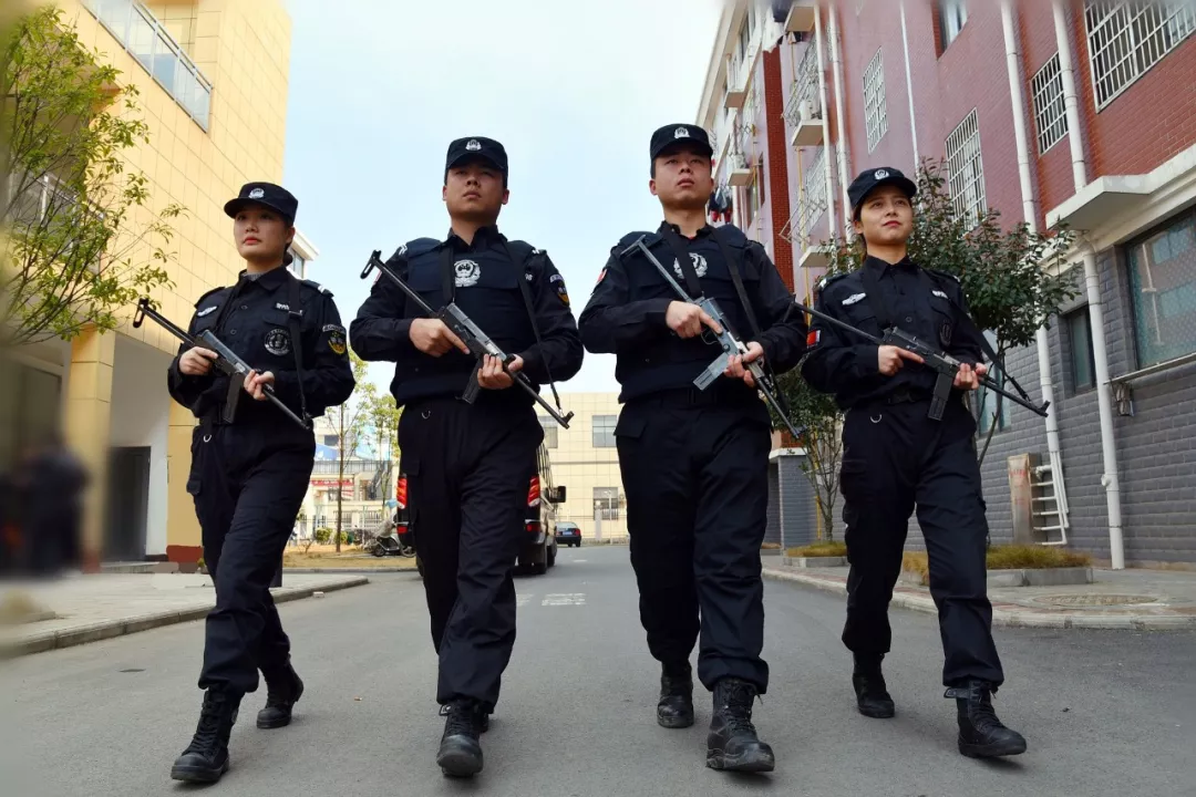 警察故事: 津警战狼!一支超硬汉的队伍