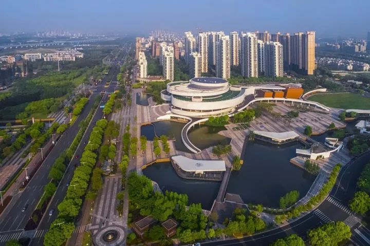 江南人文宜居"三大名城,中国和谐幸福,全力打造国际现代产业,昆山