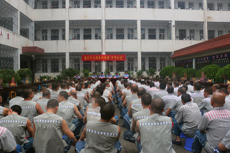 湖南省武陵监狱:"母亲节"高墙内的特别会见,场面催泪