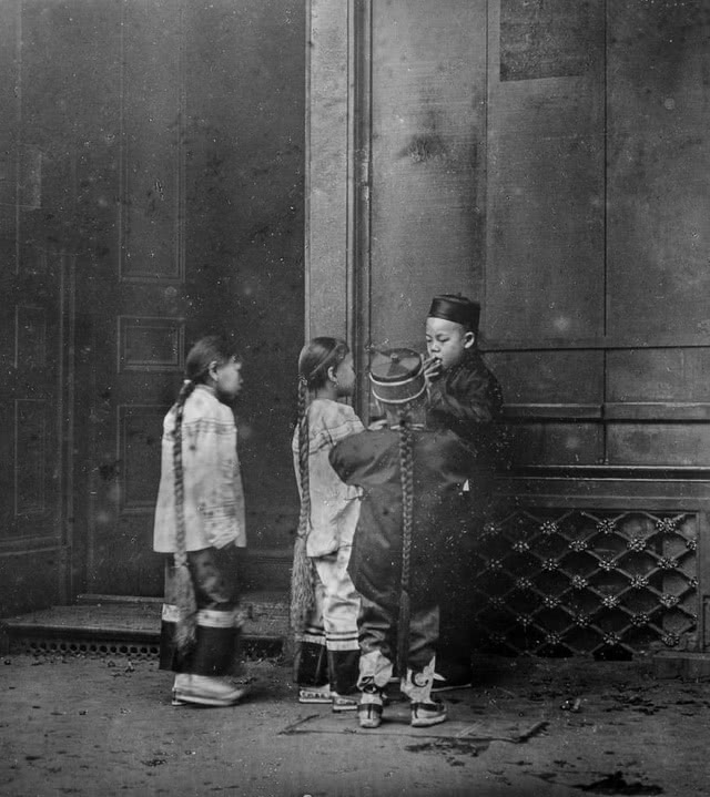 100多年前的唐人街中国人,小孩都是长辫子