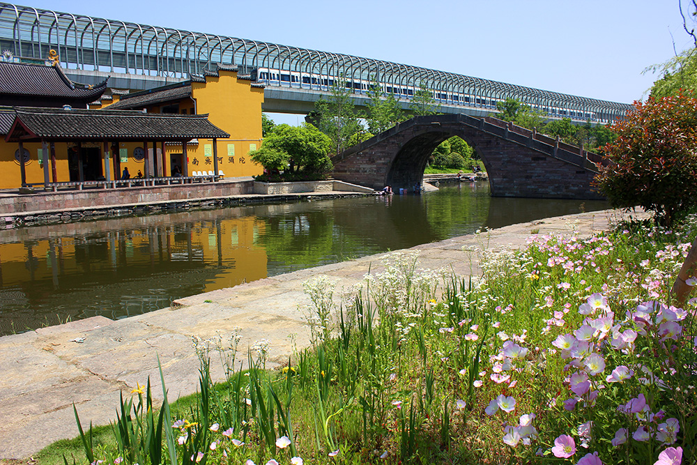 宁波西塘河公园乘坐地铁看风景