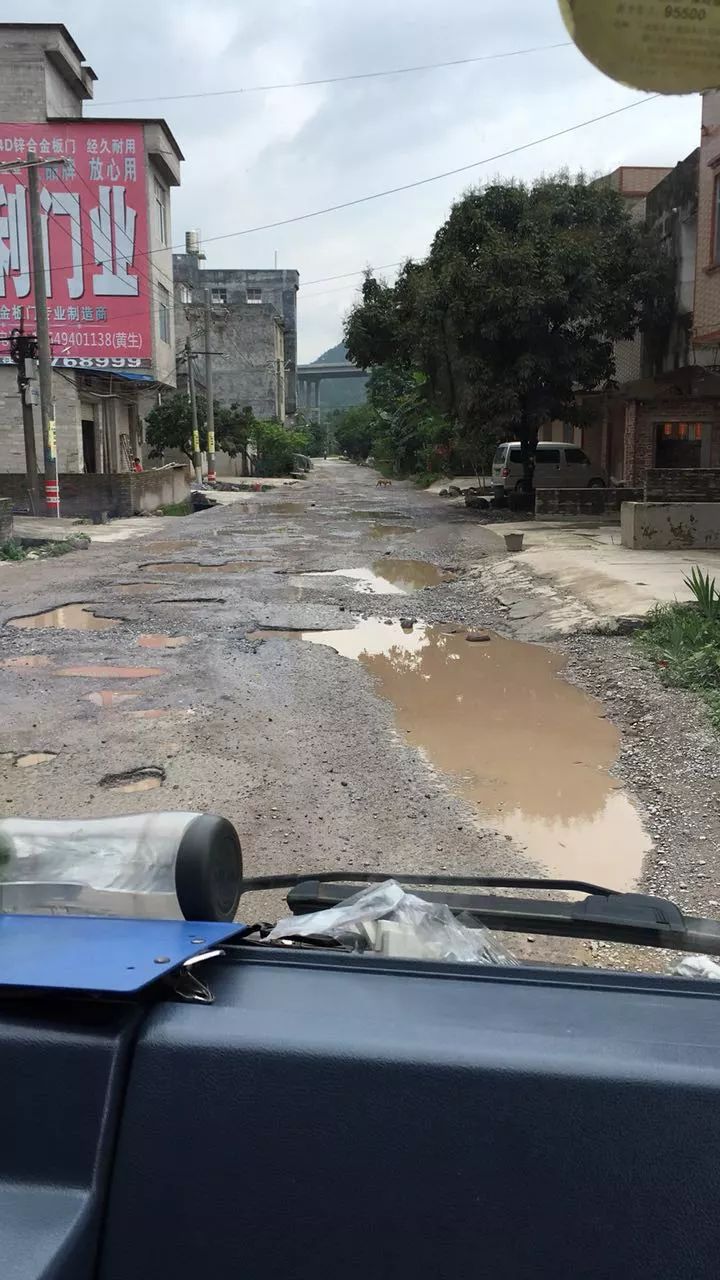 网友实拍:平南入盆塘,思旺镇西一带路况堪比"越野赛道!到底咩情况?