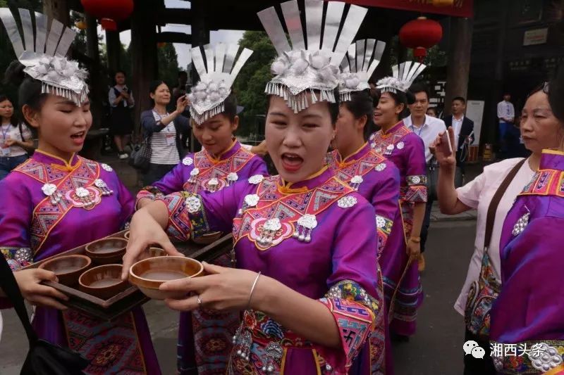 唱起山歌把酒端