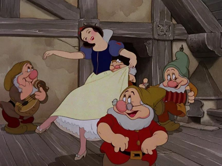 1937 年迪士尼的动画电影《白雪公主与七个小矮人》