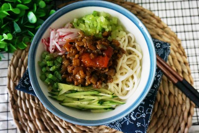 【组图】北方特色打卤面,有菜又有肉,特别适合夏天吃