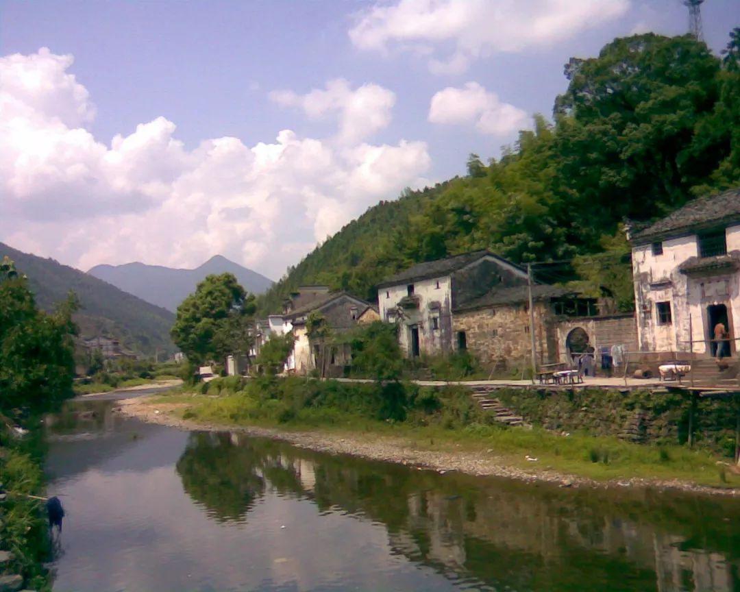 清湍鸣回溪