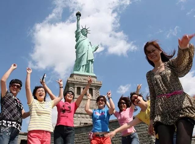 中国大妈足迹遍布全球103个国家，“旅游力”远超同龄男性。网友热议：羡慕