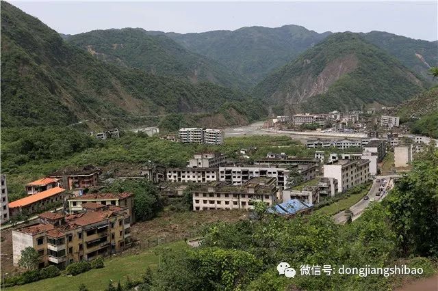 衣服,花盆里的芦荟,有阳光的天井…北川老县城遗址走进北川老县城里