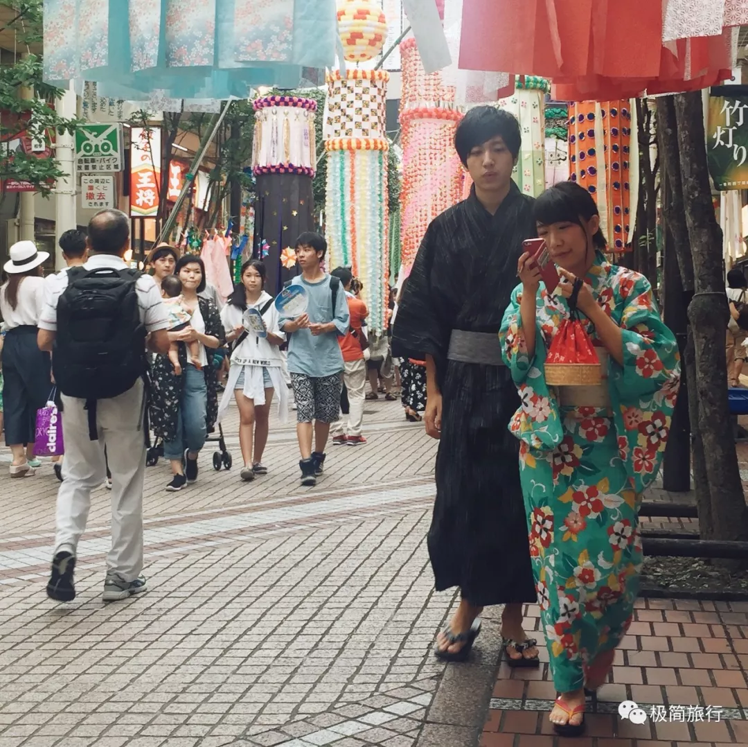 浴衣祭典和烟花与日本有关的夏日