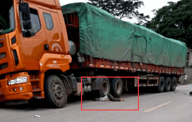 一辆长10m的大货车:广西一辆电动车撞大货车, 1人命丧