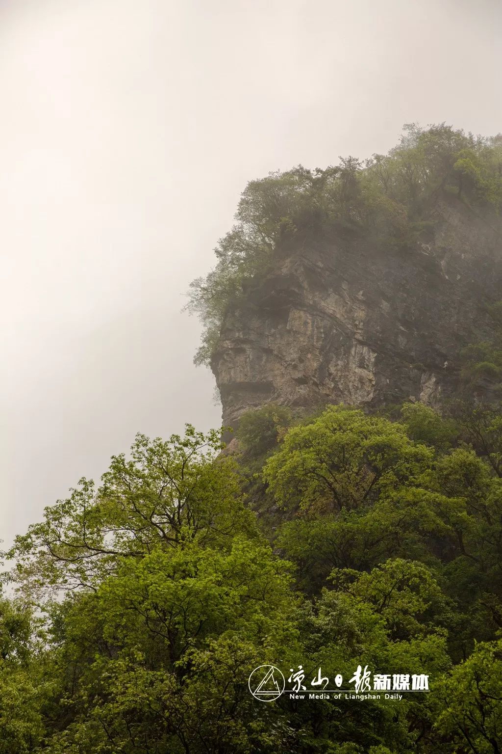 探秘凉山 | 走进甘洛德布洛莫鬼山,揭开它的神秘面纱