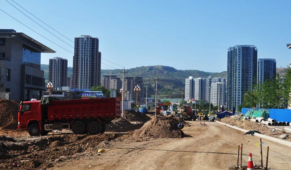 刘文玺一行先后来到泰山路,永庆路,瀛池大桥下穿道路,机场南路,天润桥