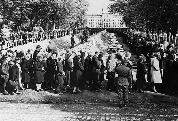 历史上的今天—1943年5月16日,华沙犹太人区被毁灭.