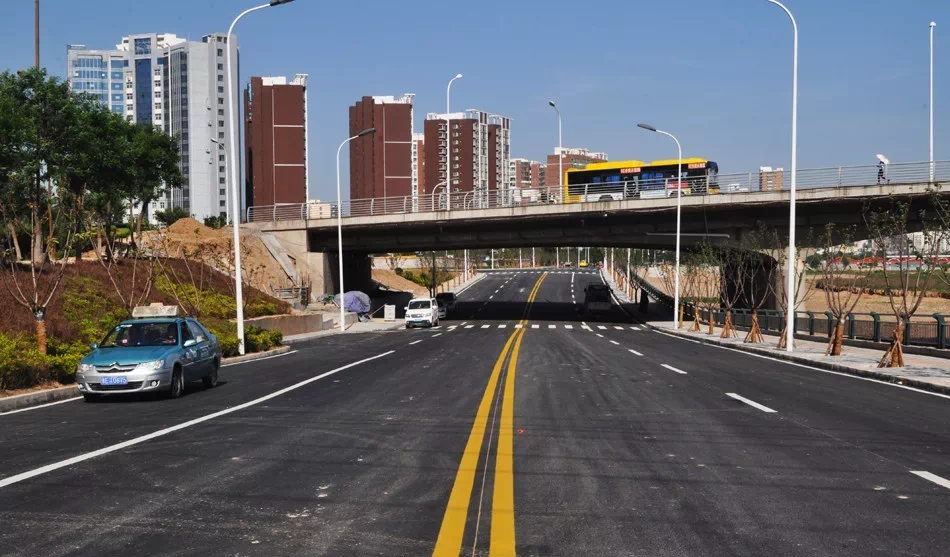 刘文玺一行先后来到泰山路,永庆路,瀛池大桥下穿道路,机场南路,天润桥