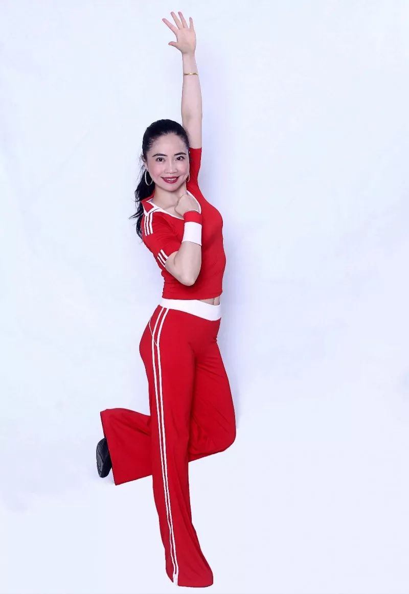 并在广东,四川,安徽,江西等地成功举办杨丽萍广场舞千人联谊会.