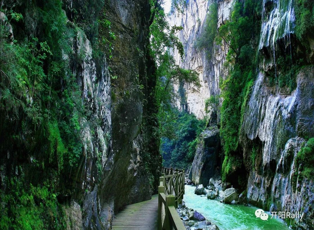 虽然拉力赛结束了,但可以来开阳南江大峡谷漂流,攀岩